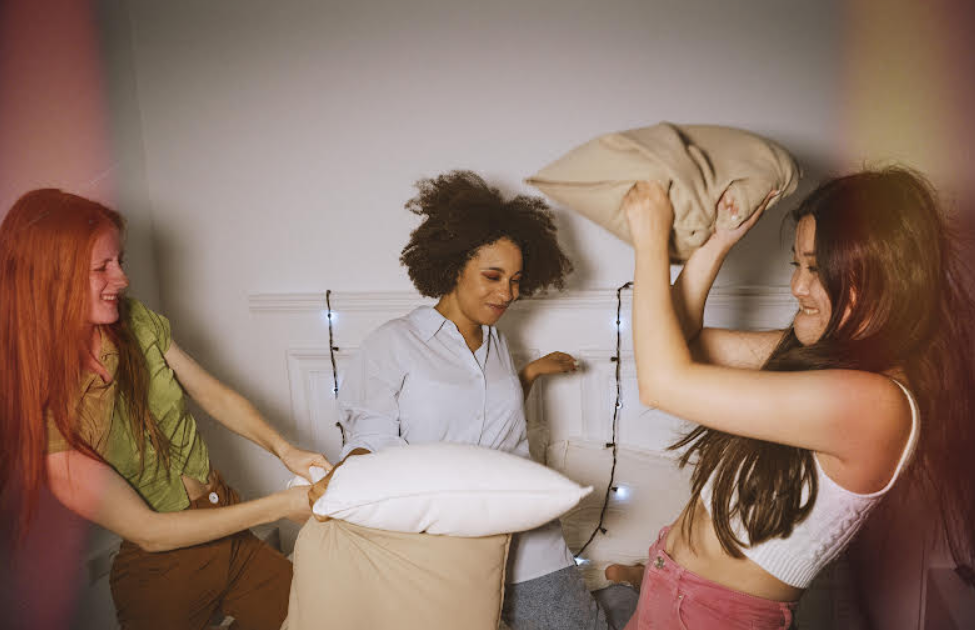 Galentine’s Day: Olvida el romance, celebra a tus amigas con estos snacks y el concierto de El Malilla